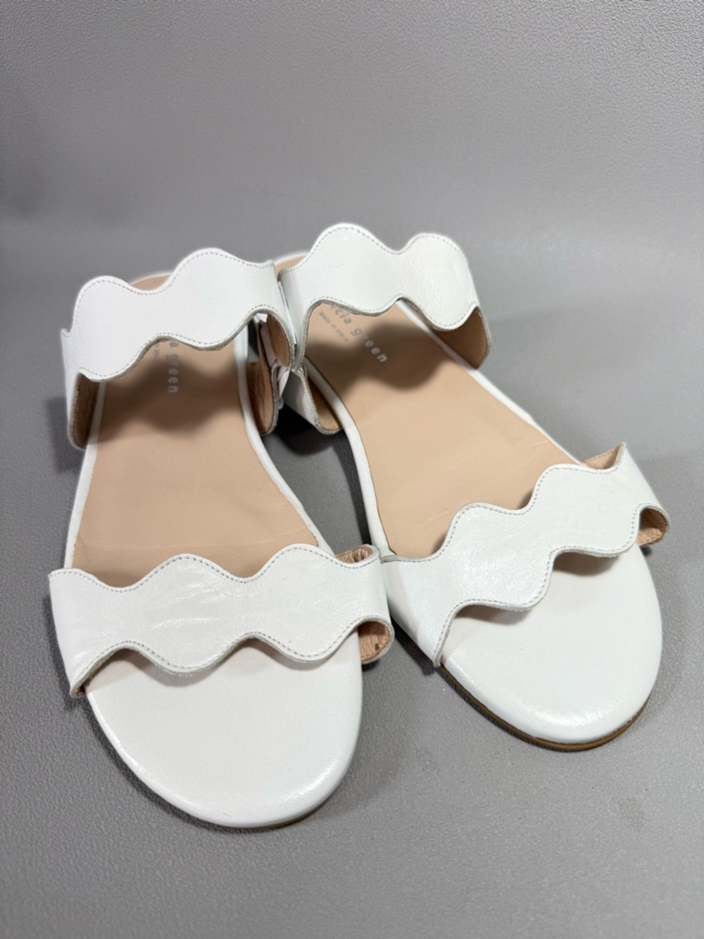 Patricia Green Palm Beach White Flat Scalloped Strap Slide Sandals - Picture 2 of 10